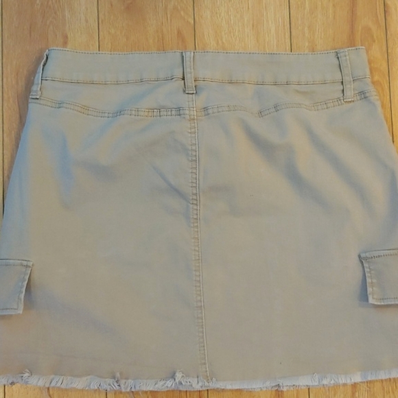 So Khaki Cargo Mini Skirt with Raw Distressed Hem size Junior Miss 15 - Picture 4 of 11